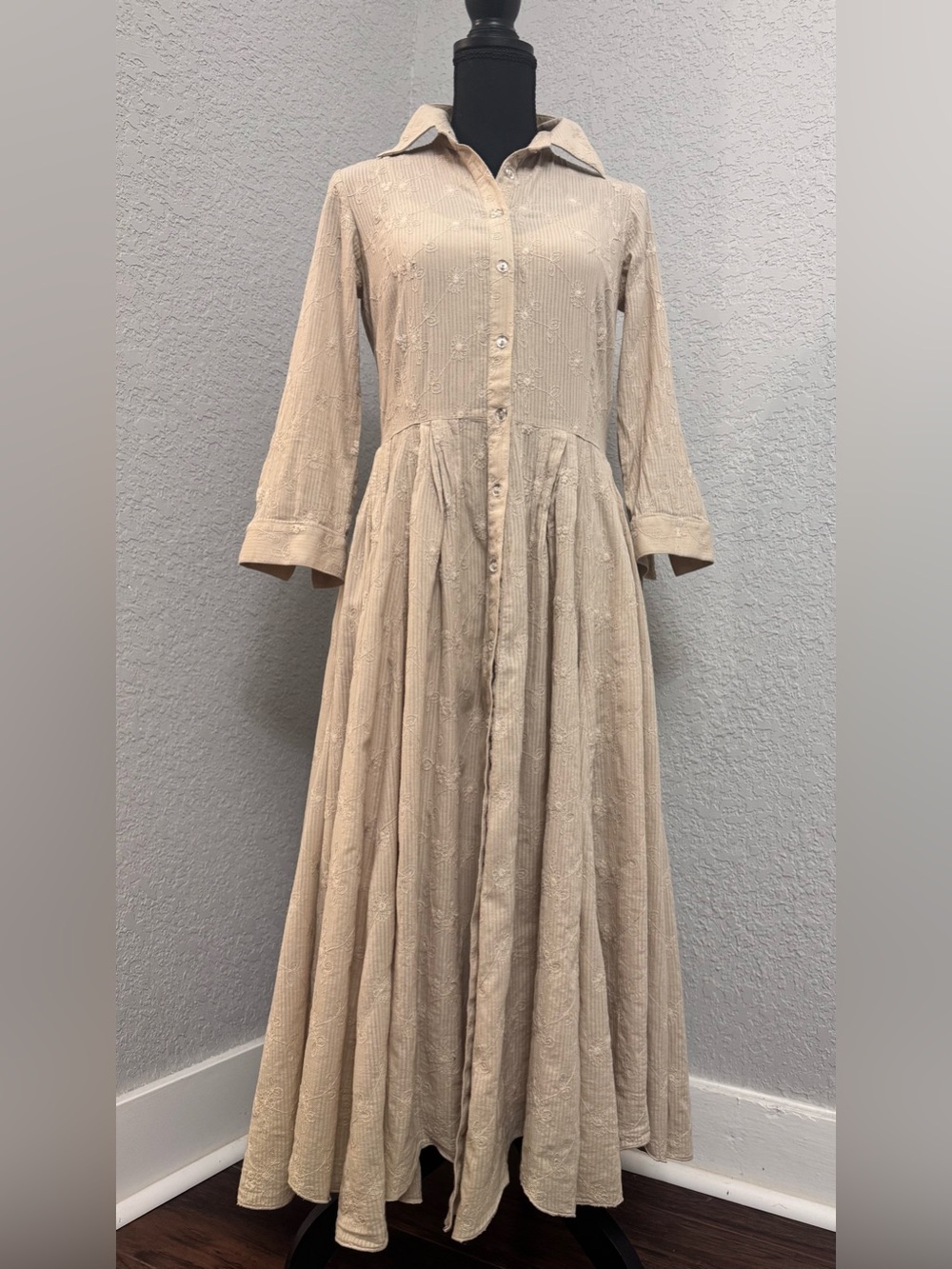 Vintage Barami New York Boutique Cream Long Button-Front Maxi Shirt Dress.